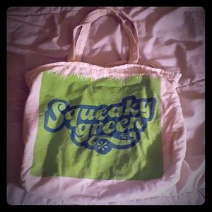 Super cute green tote bag 💚